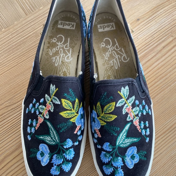 Rifle & paper keds Embroidered Black Slip-On Shoes size 7.5 - Picture 2 of 6